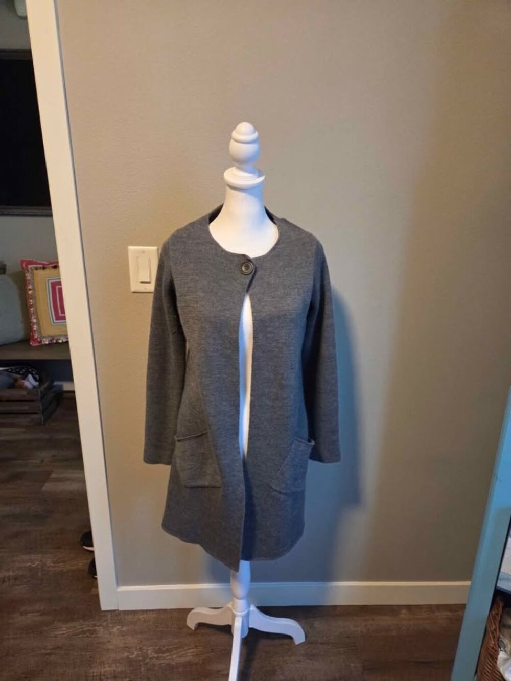 Cocogio gray long line womens cardigan size small